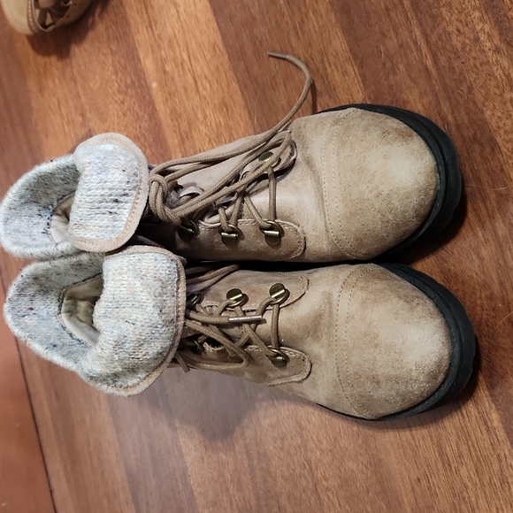 Tan Arizona booties - Picture 4 of 6